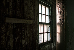 old_cabin_window_001