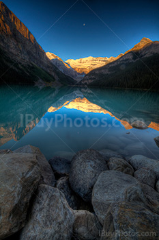 Lever de soleil au la Louise en Alberta dans les Montagnes Rocheuses en photo HDR