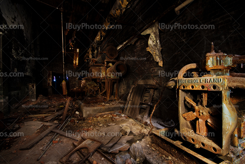 Intérieur usine abandonnée, photographie lightpainting