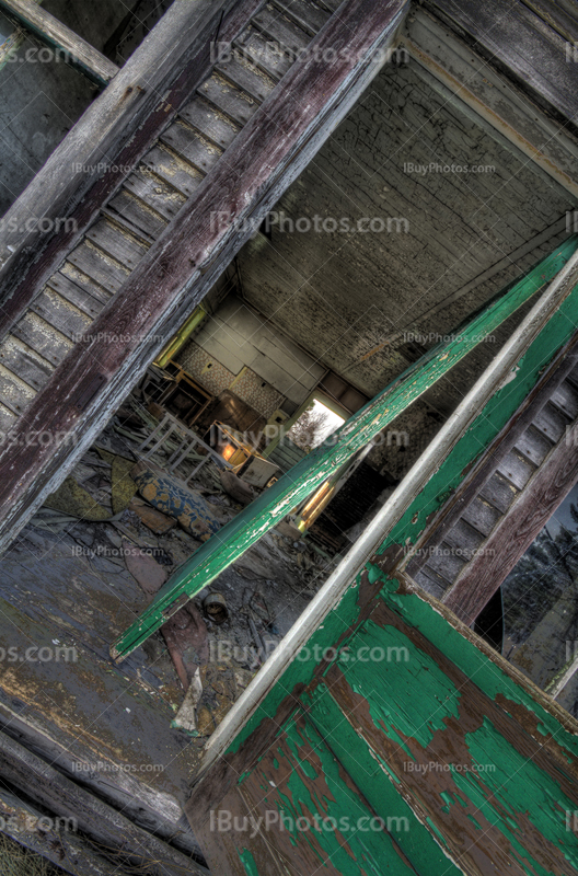 Encadrement de porte d'entrée de maison abandonnée en HDR