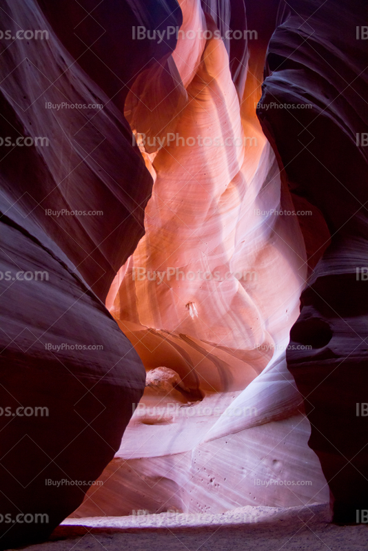 Antelope Canyon avec soleil sur roche de couleur rouge