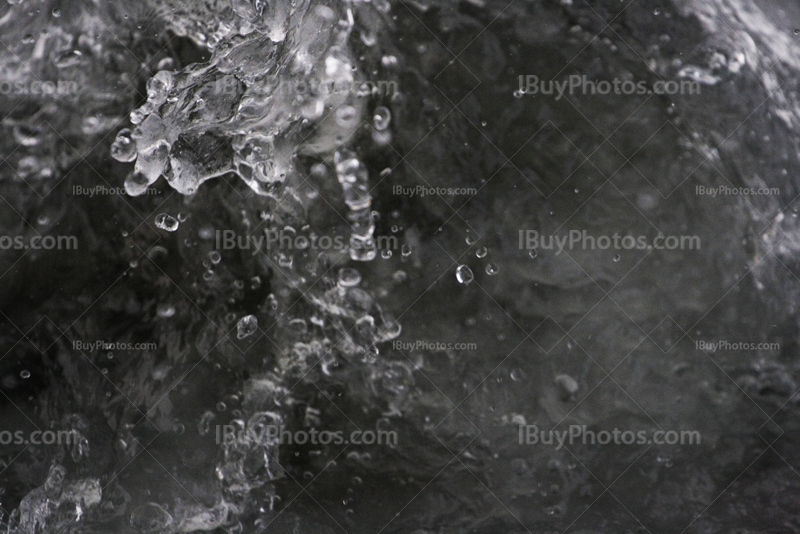 Photo impact sur glace et eau en noir et blanc