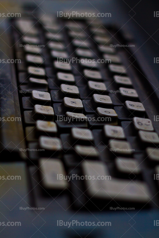 Typewriter keyboard with keys