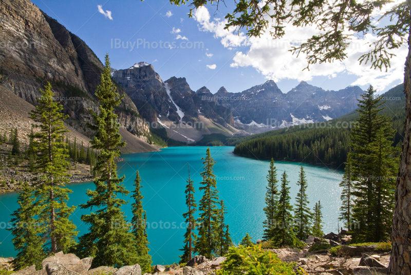 Lac Moraine en Alberta et les Montagnes Rocheuses canadiennes
