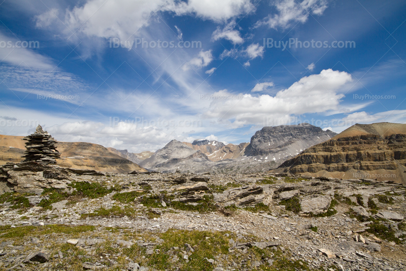 Sommets des Rocheuses Canadiennes, pierres empilées, Watermelon Peak