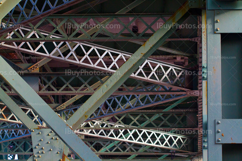 Poutre en métal sur structure de pont, Jacques Cartier, Montréal