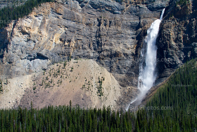 Chute Takakkaw Falls au parc Yoho Park, Canada, Colombie Britannique