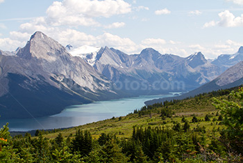 Lac Maligne vu depuis Bald Hills dans parc Jasper, Alberta