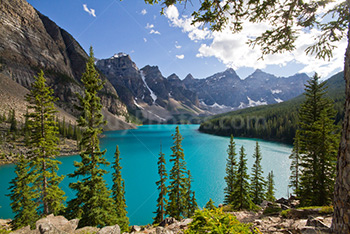 Lac Moraine en Alberta et les Montagnes Rocheuses canadiennes