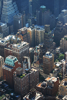 Grattes-ciel de New York avec terrasses sur les toits