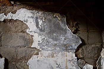 Mur en béton décrépit